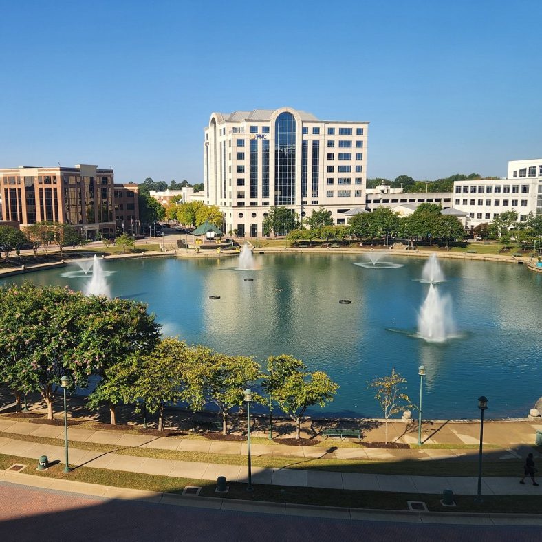 Perbandingan: Tinggal di City Center at Oyster Point vs Kawasan Lain di Newport News — Mana Lebih Worth It?